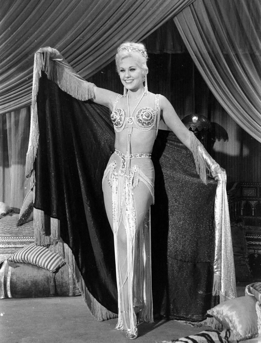 JEANNE EAGELS/ Kim Novak’s Exotic Costume